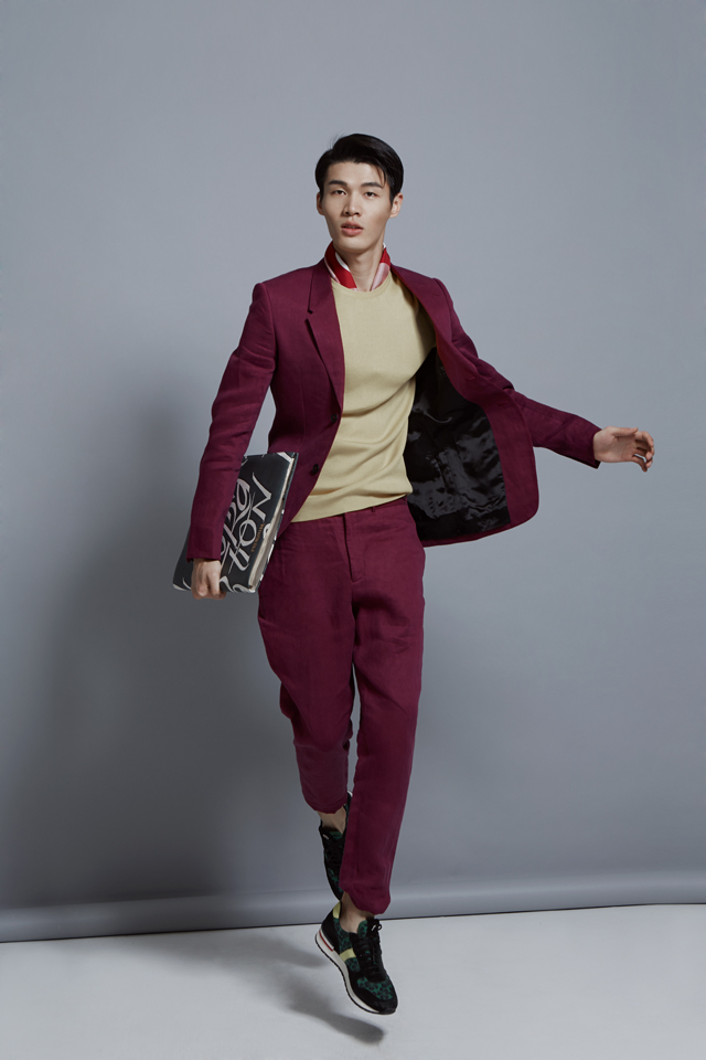 彩色西装内搭什么好看