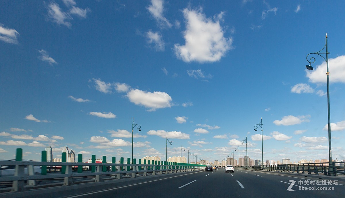 哈尔滨公路大桥哪年建的