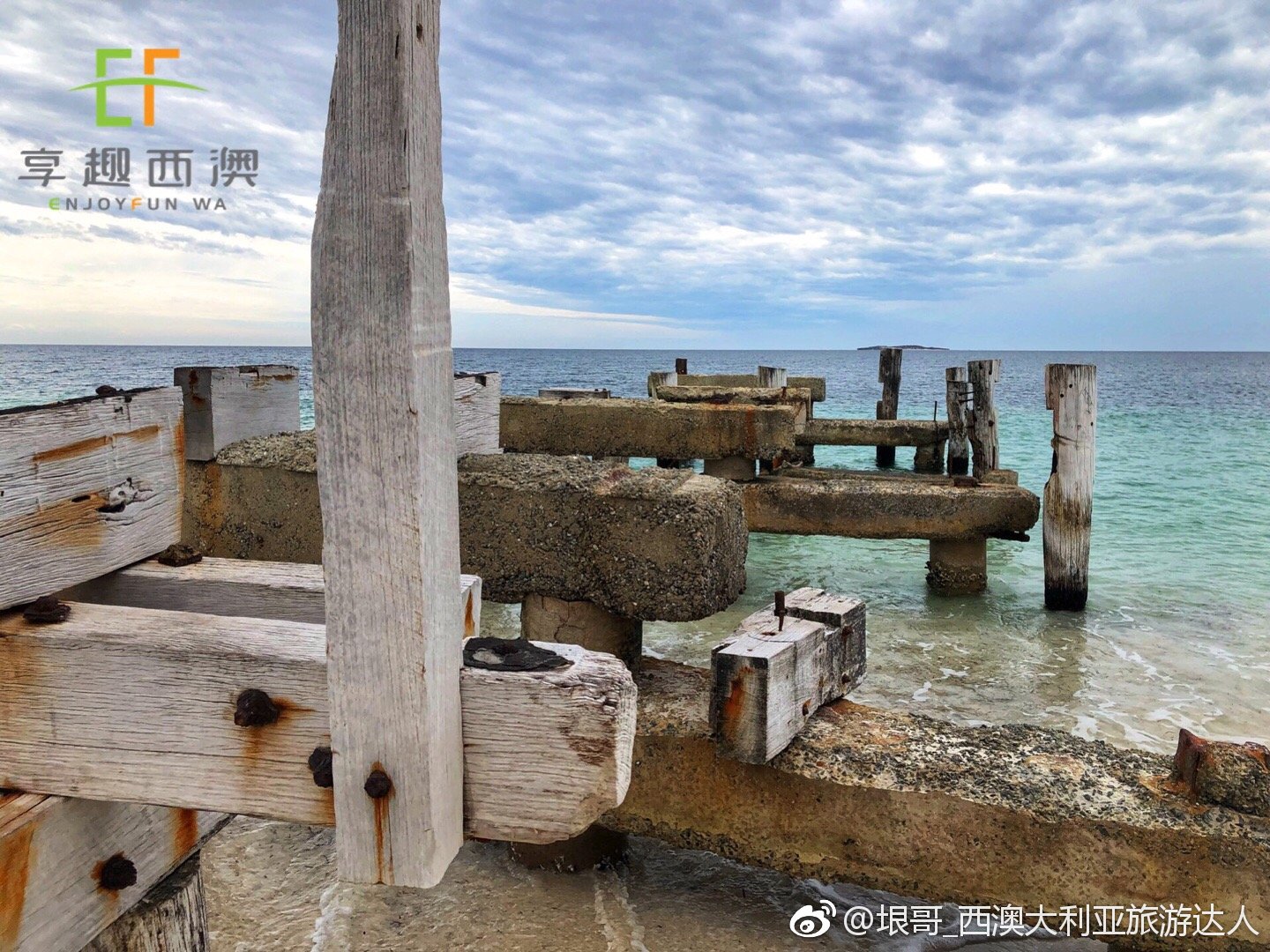 观音桥的步行街的轻轨入站口在哪里