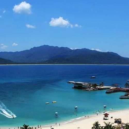 谁有去海南旅行的具体自助攻略或许跟团攻略以及必去的景点