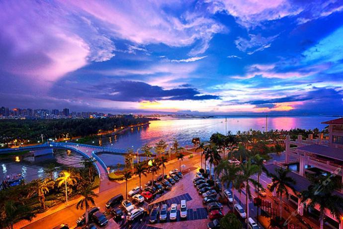 海南岛的海口市小吃详细集中在哪里?都有什么种类?能否有小吃一条街这种中央??大略什么种类价格?